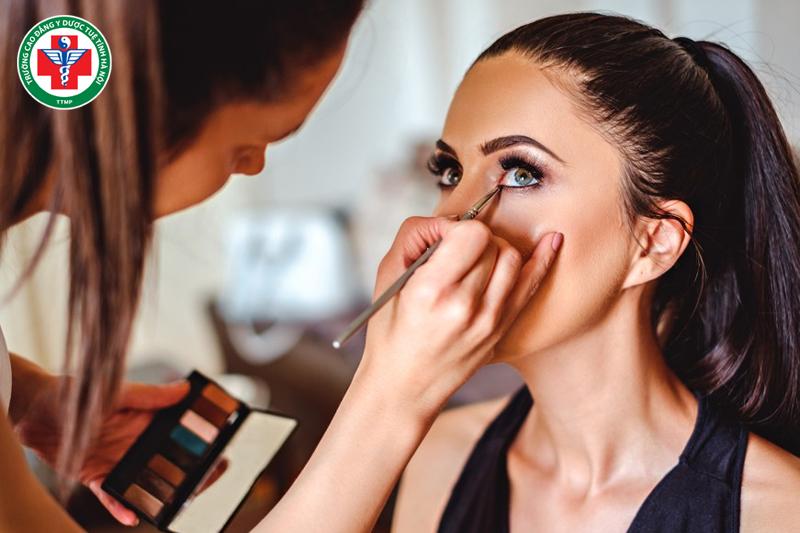 Học make up mất bao nhiêu tiền? Cập nhật học phí 2024