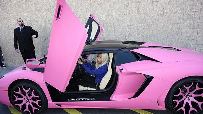 Siêu xe Lamborghini Aventador màu hồng lòe loẹt của rapper